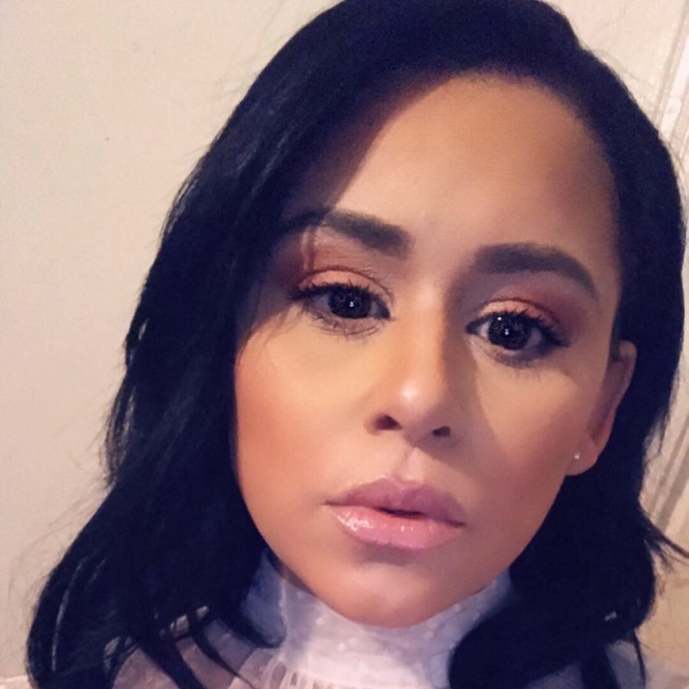Meet your Posher, Yaira